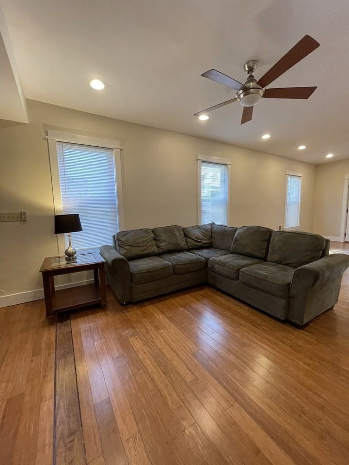 524 7th Ave - Photo 7 of 30