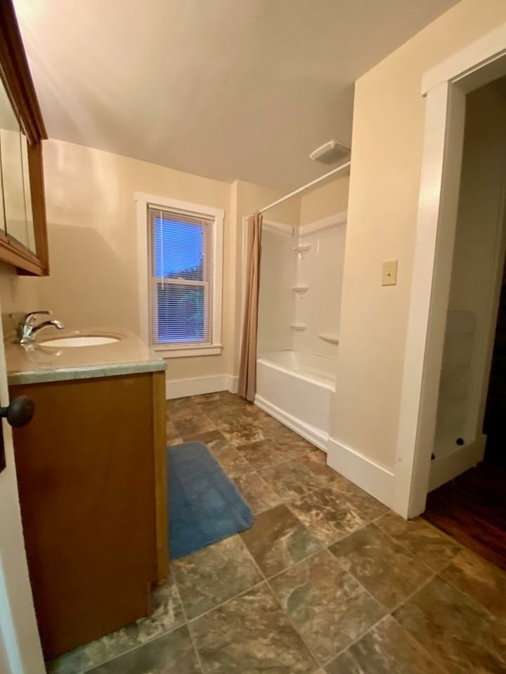 308 Rose St - Photo 3 of 20