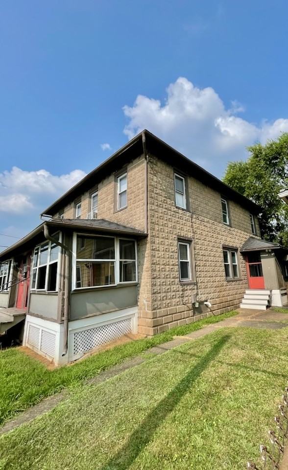 310 Rose St - Photo 7 of 18