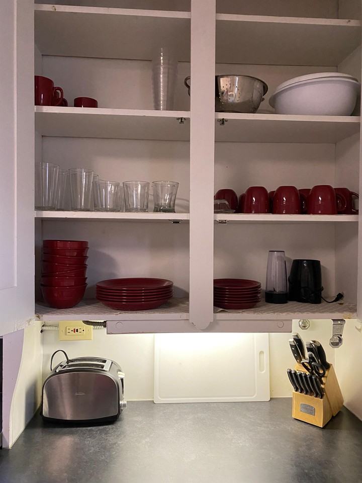 1031 Memorial Ave - Photo 3 of 22