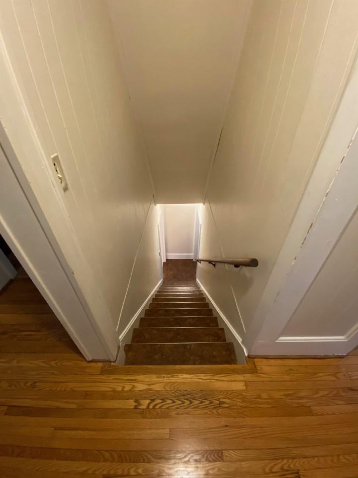 1031 Memorial Ave - Photo 4 of 22