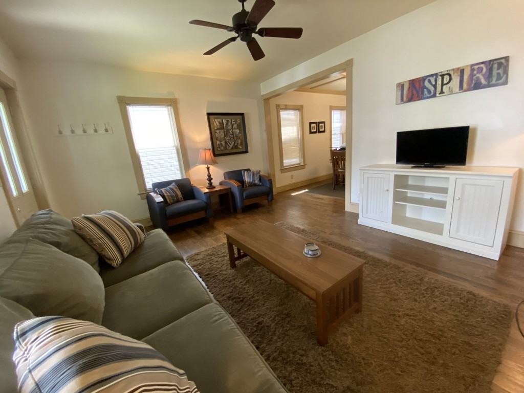 625 6th Ave - Photo 7 of 24