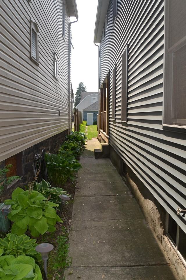 625 6th Ave - Photo 4 of 24