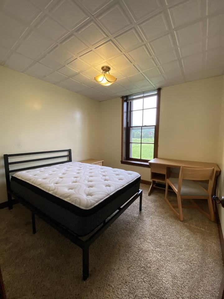 904 W 4th St #1 - Photo 4 of 25