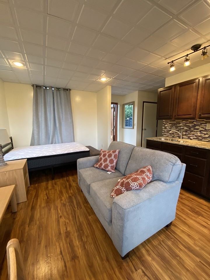 904 W 4th St #2 - Photo 6 of 6