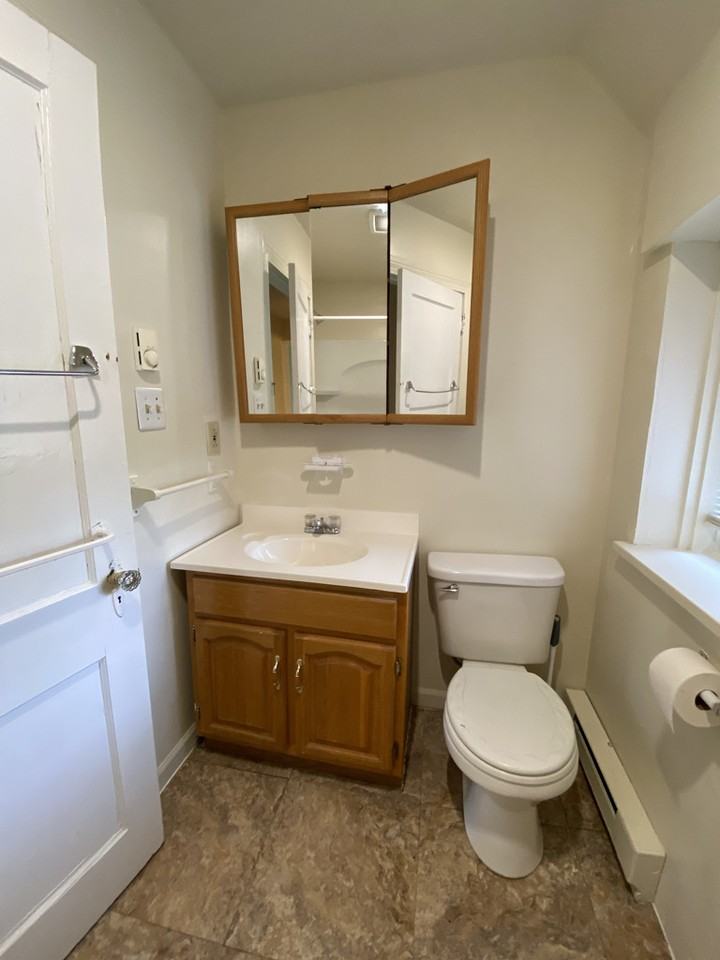 904 W 4th St #3 - Photo 5 of 33