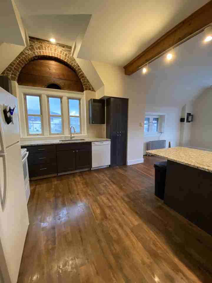 904 W 4th St #3 - Photo 3 of 33