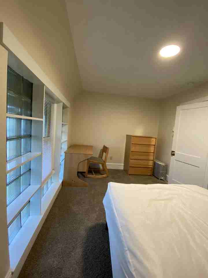 904 W 4th St #3 - Photo 5 of 33