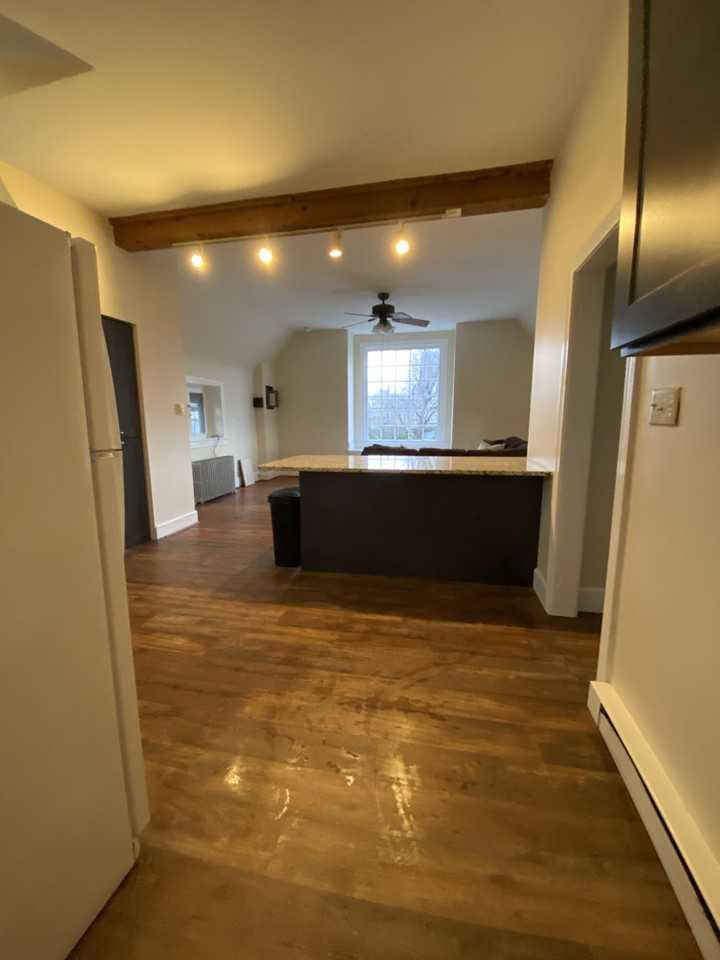 904 W 4th St #3 - Photo 7 of 33