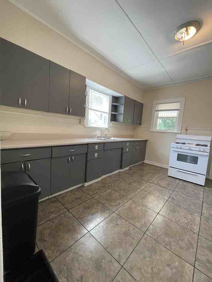 511 8th Ave #1 - Photo 3 of 13