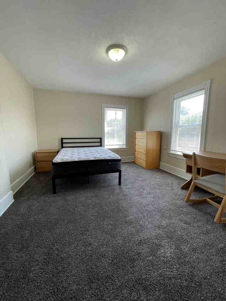 511 8th Ave #1 - Photo 3 of 13