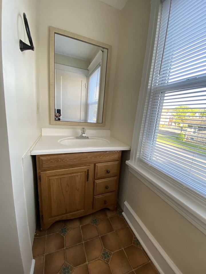1204 Memorial Ave #3 - Photo 7 of 22