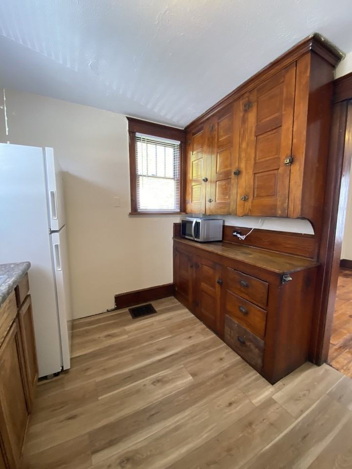 1204 Memorial Ave #3 - Photo 5 of 22