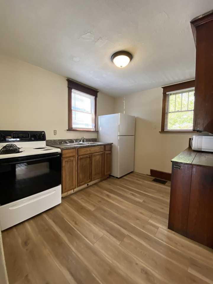 1204 Memorial Ave #3 - Photo 4 of 22