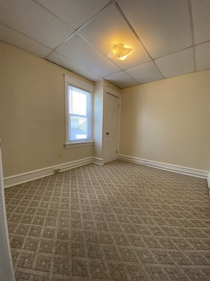 1204 Memorial Ave #3 - Photo 4 of 22