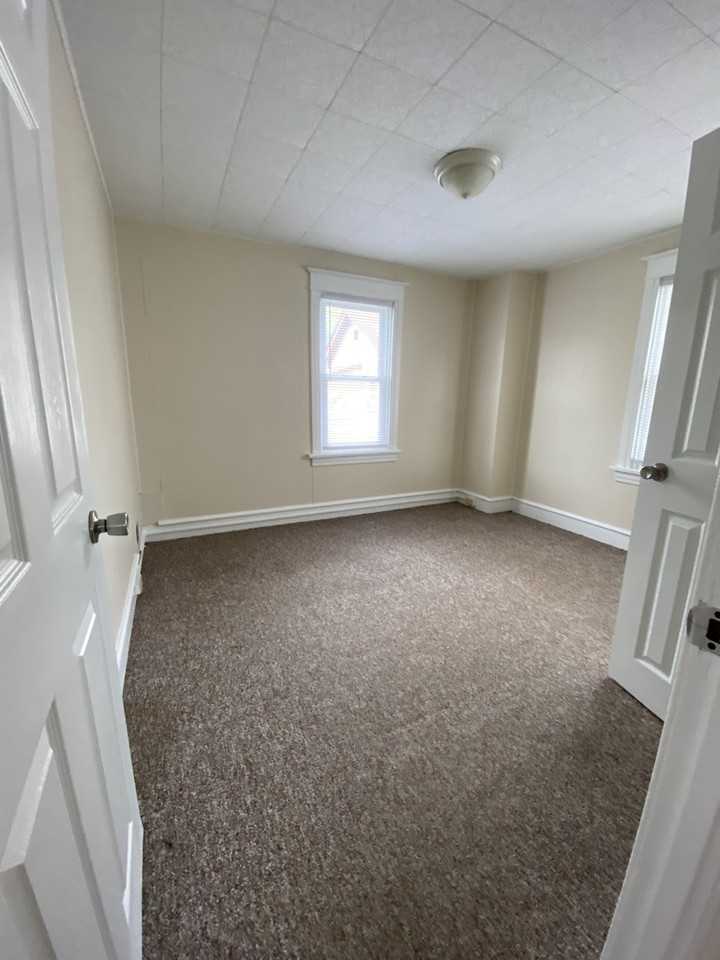 1204 Memorial Ave #3 - Photo 6 of 22