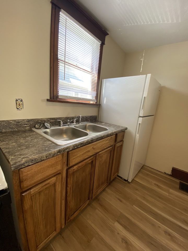 1204 Memorial Ave #3 - Photo 3 of 22