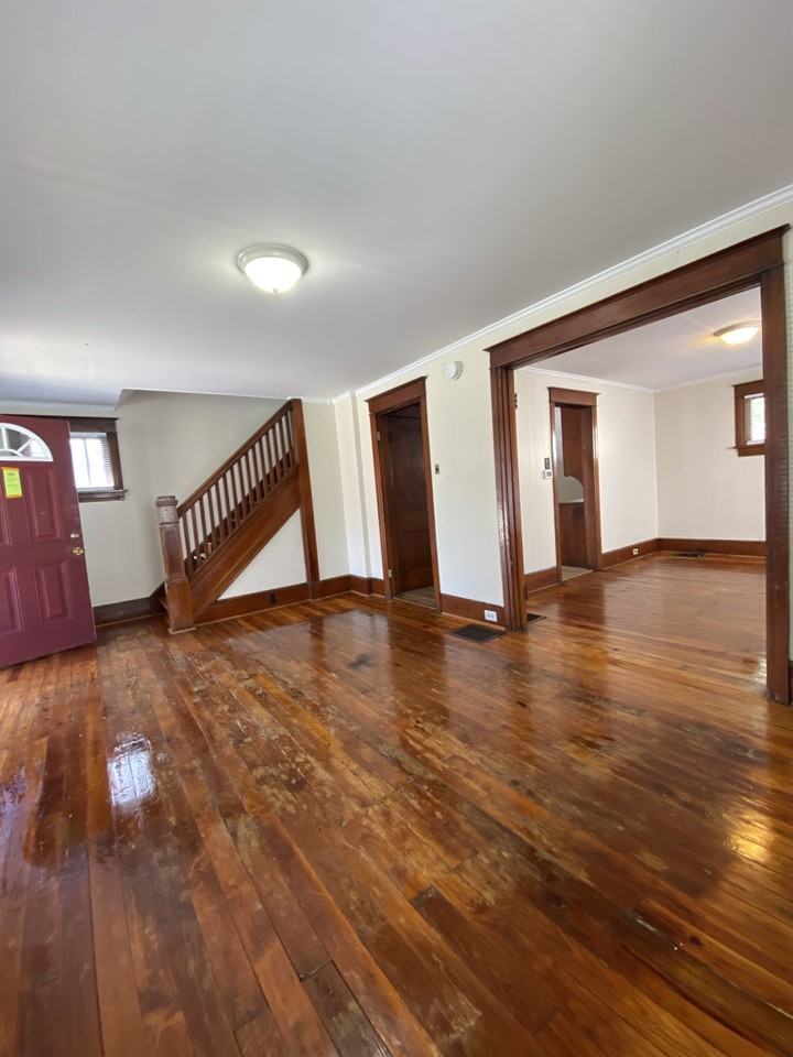 1204 Memorial Ave #3 - Photo 2 of 22