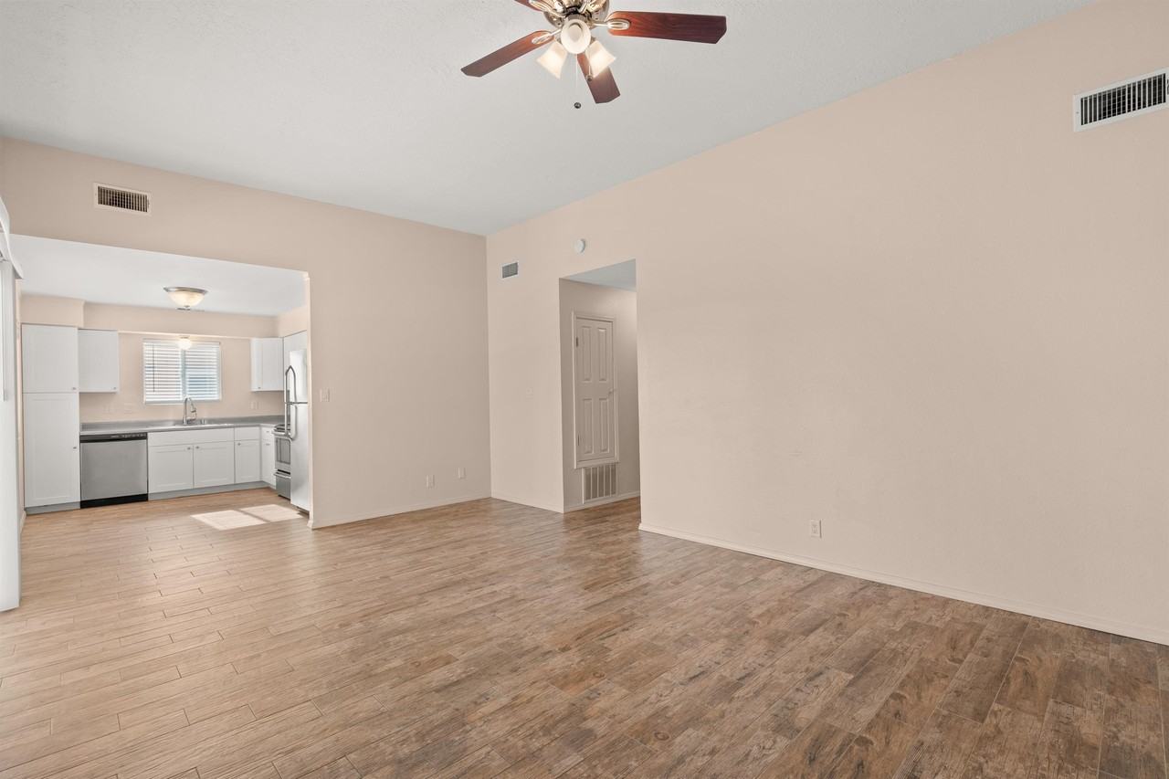 572 Star Villa Cir Se - Photo 2 of 12