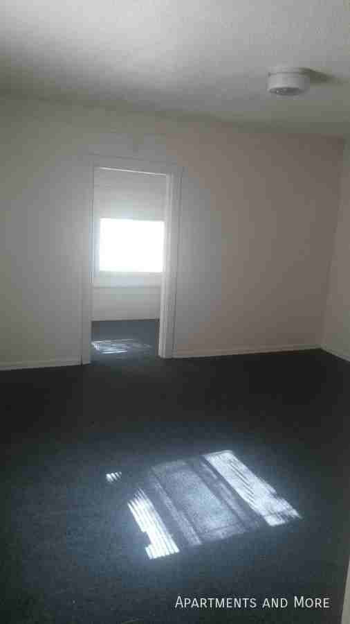 827 W Hopkins St #3 - Photo 3 of 8