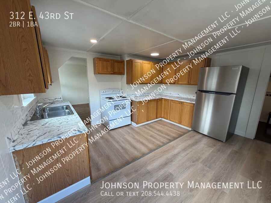 312 E 43rd St - Photo 5 of 13