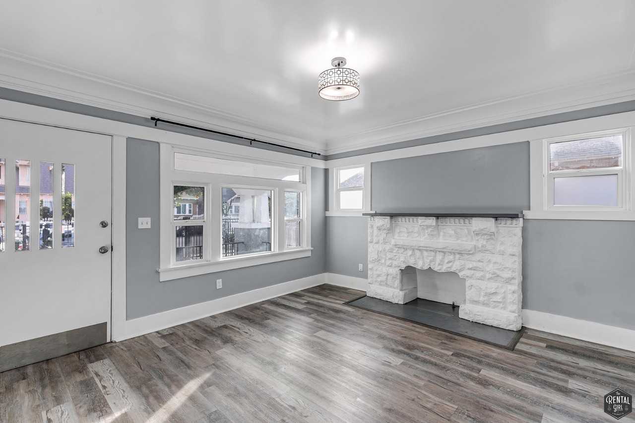 641 W 43rd St - Photo 3 of 23