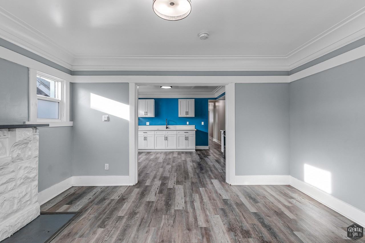 641 W 43rd St - Photo 5 of 23