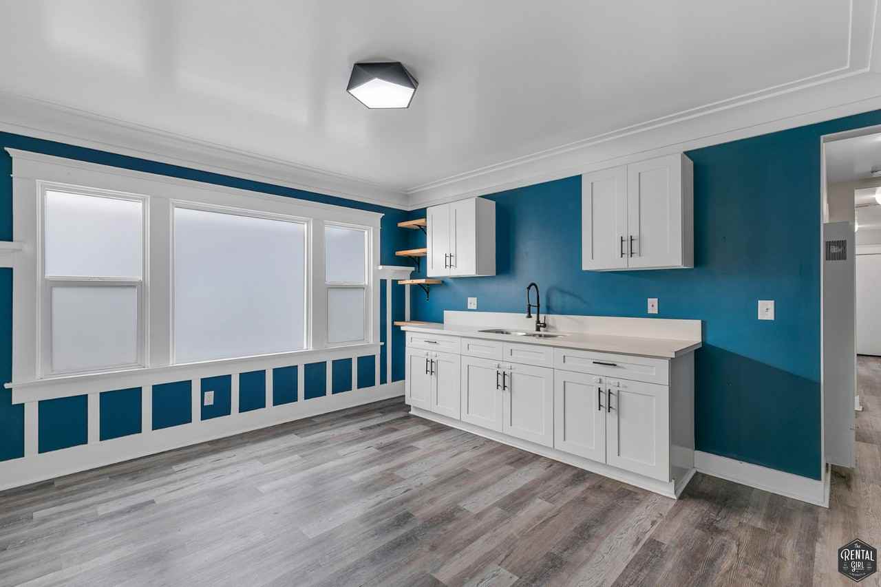 641 W 43rd St - Photo 7 of 23