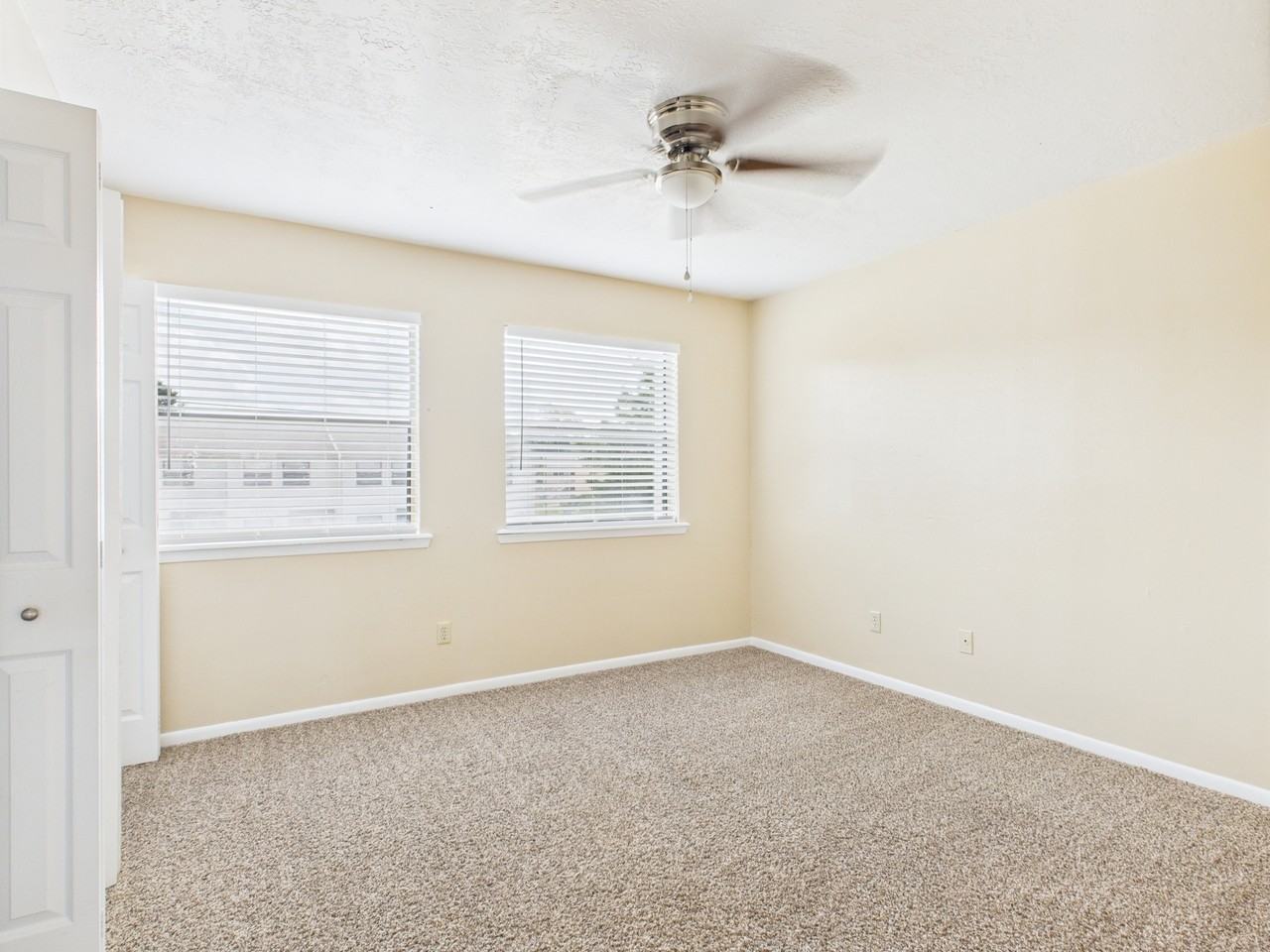 800 San Pedro Dr - Photo 4 of 24