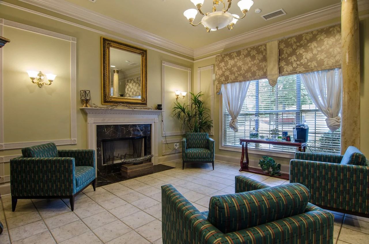 Ashley West End - Photo 2 of 11