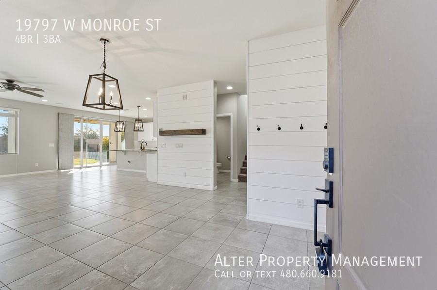 19797 W Monroe St - Photo 5 of 50