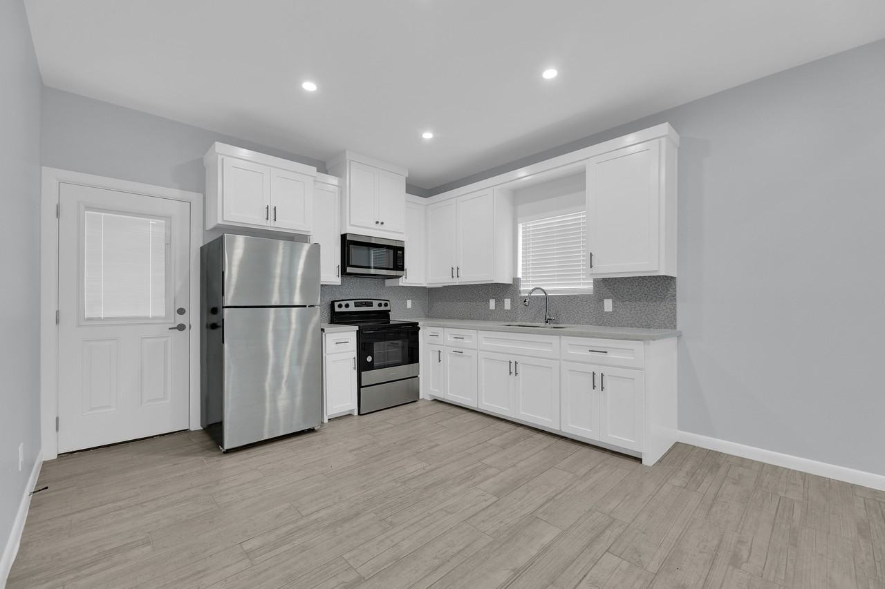 11014 N 33rd Ln #4 - Photo 2 of 17