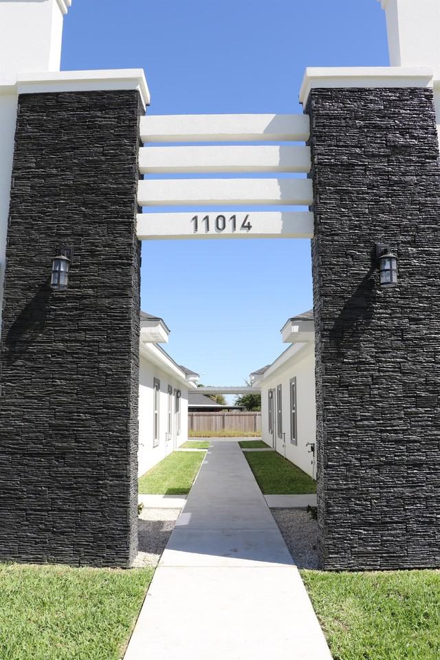 11014 N 33rd Ln #4 - Photo 4 of 17