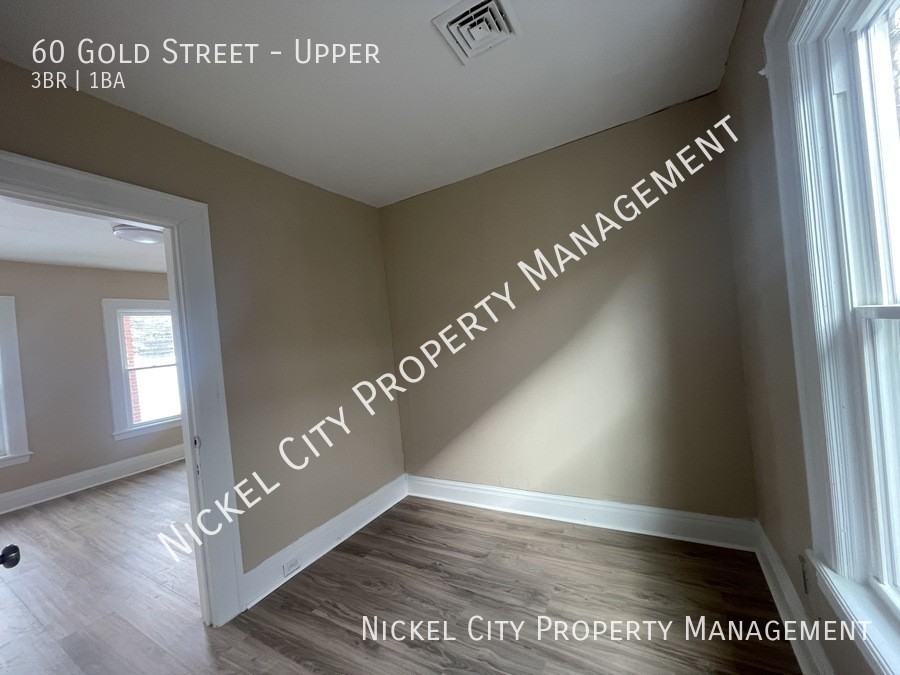 60 Gold St - Photo 4 of 10