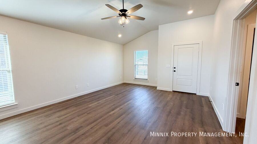 2170 Langford Ave - Photo 3 of 21