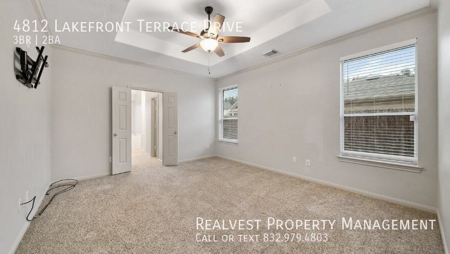 4812 Lakefront Terrace Dr - Photo 2 of 11