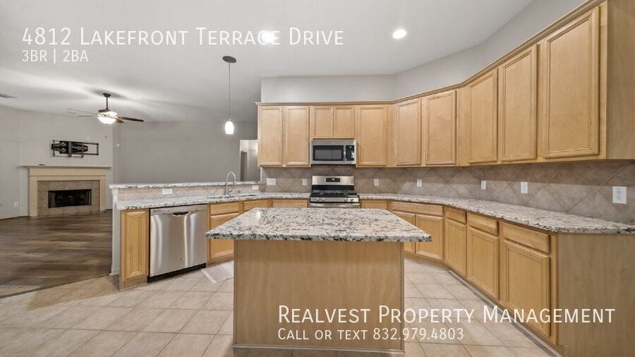 4812 Lakefront Terrace Dr - Photo 3 of 11