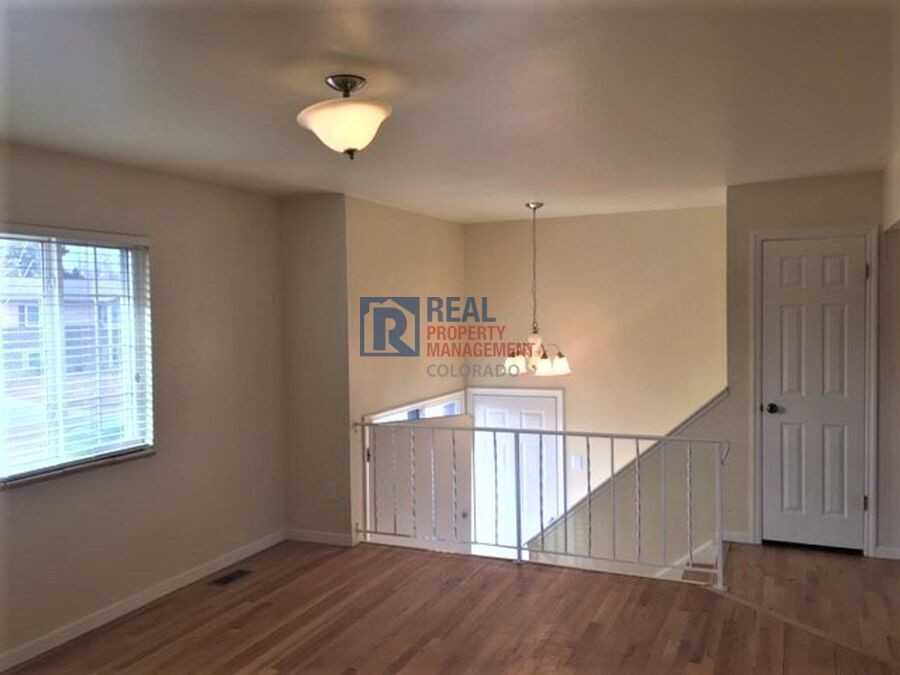 515 Syracuse St - Photo 2 of 24