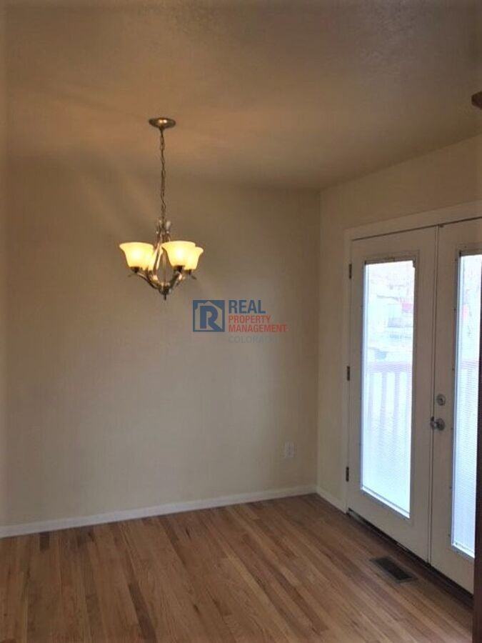 515 Syracuse St - Photo 6 of 24