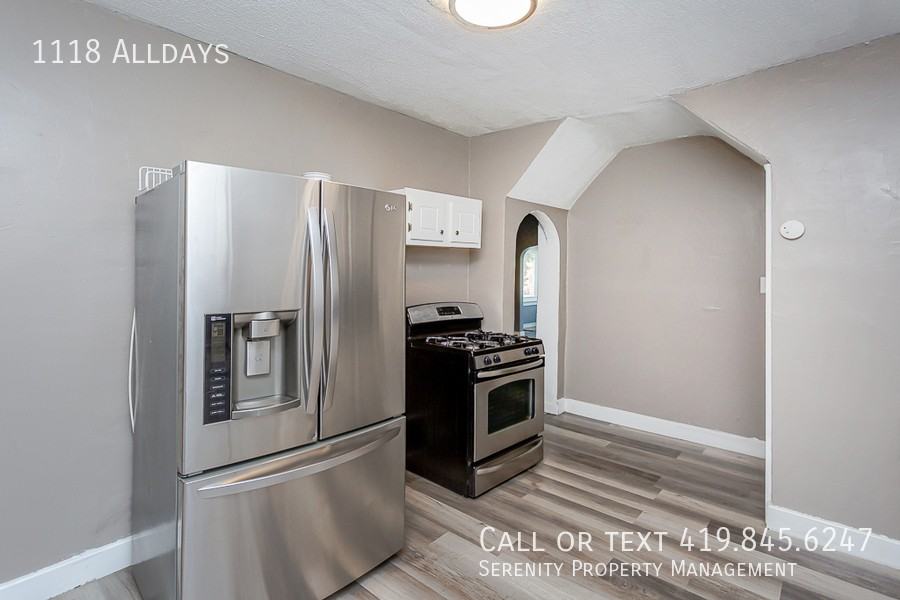 1118 Alldays Ave - Photo 3 of 24