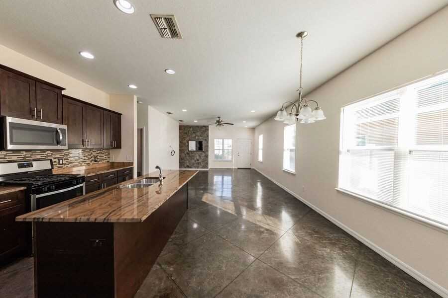 2905 Whispering Trails Dr - Photo 4 of 11