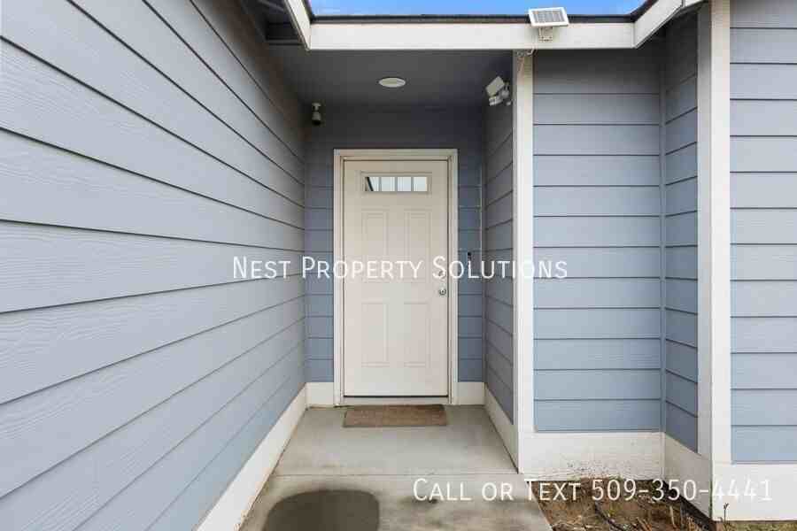 935 E Mt Adams St - Photo 3 of 7