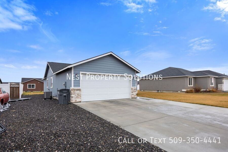 935 E Mt Adams St - Photo 4 of 7