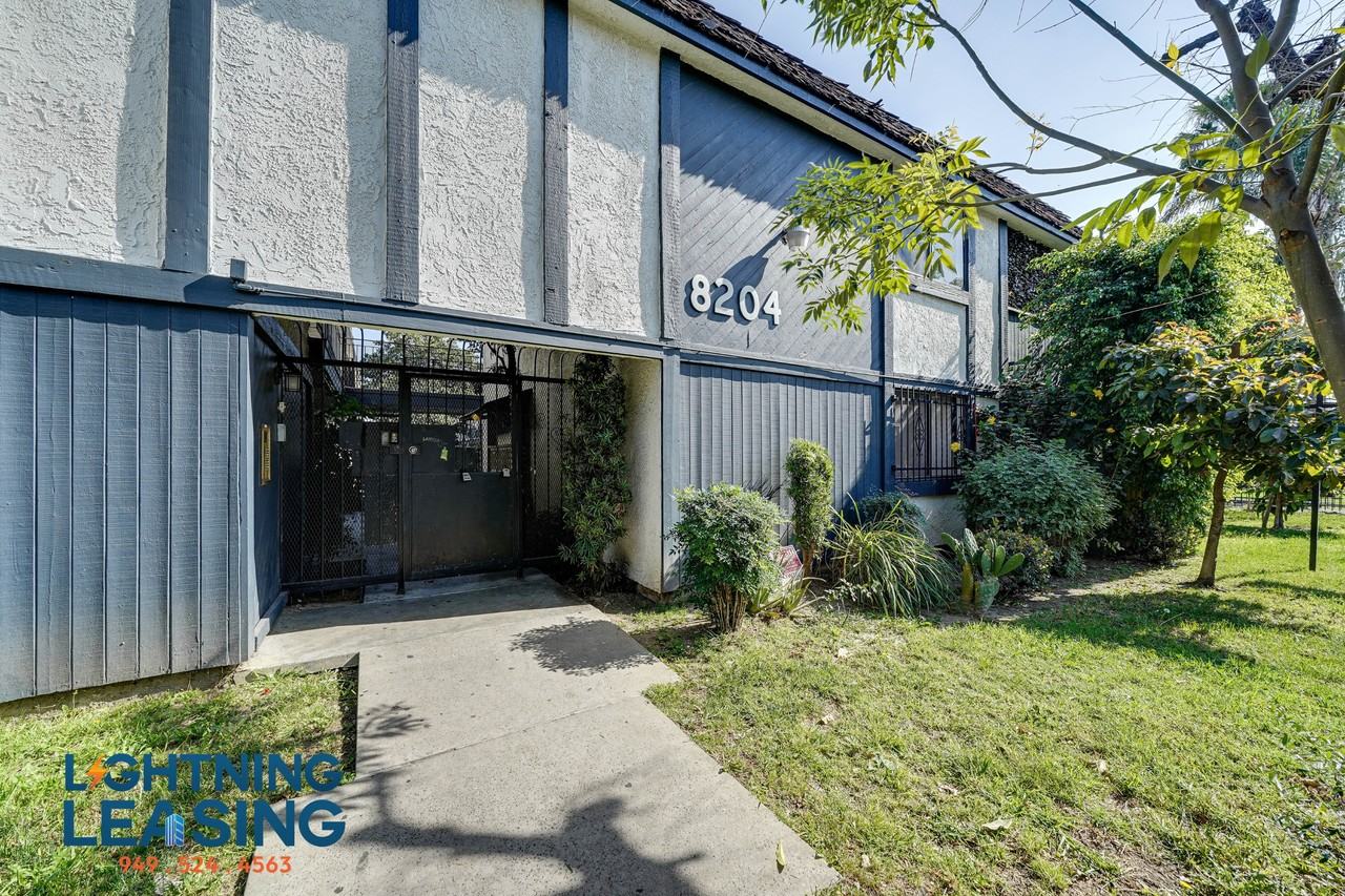 8204 Langdon Ave, Van Nuys, CA - Photo 2 of 14