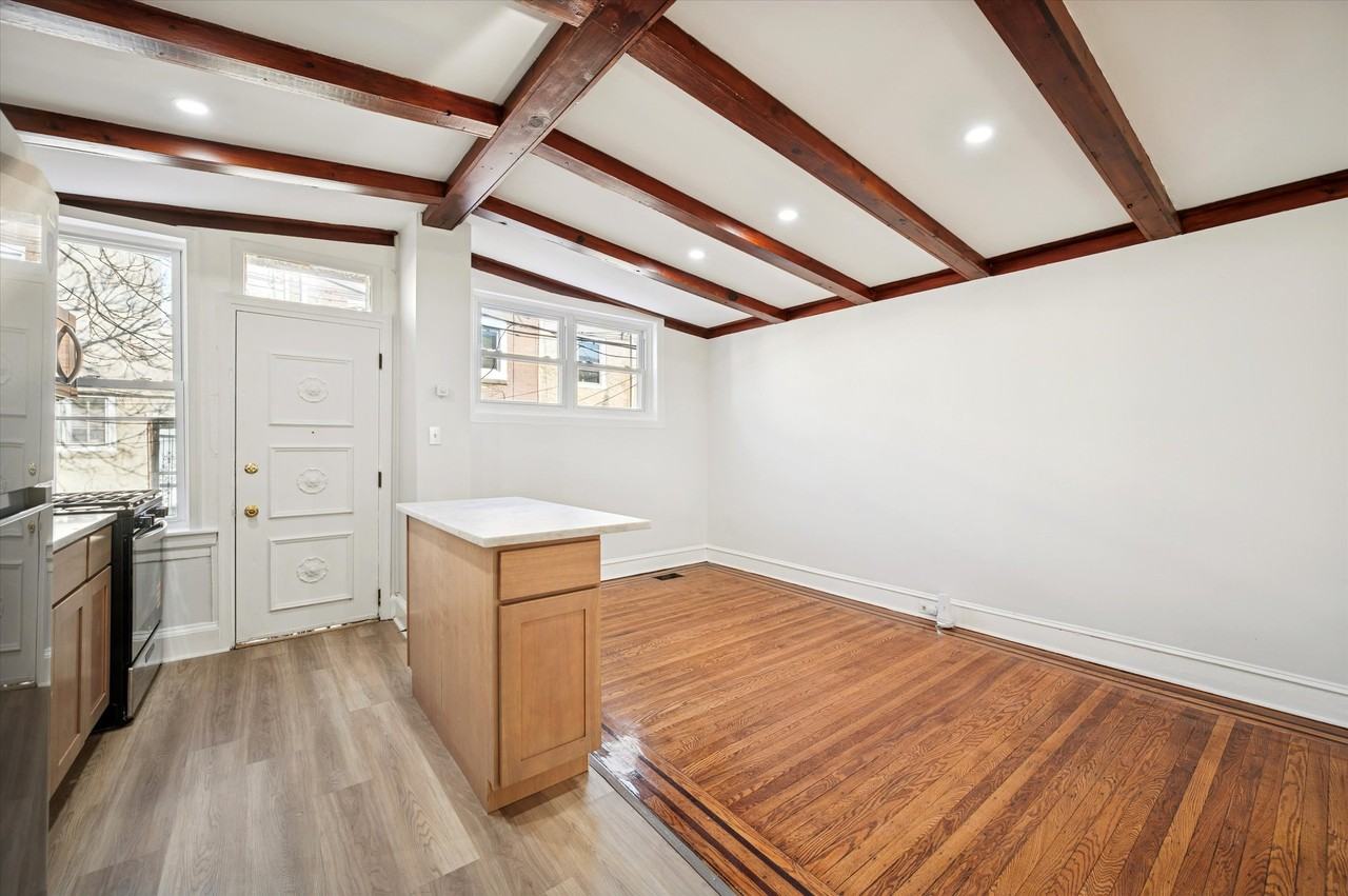 5557 Matthews St - Photo 4 of 11