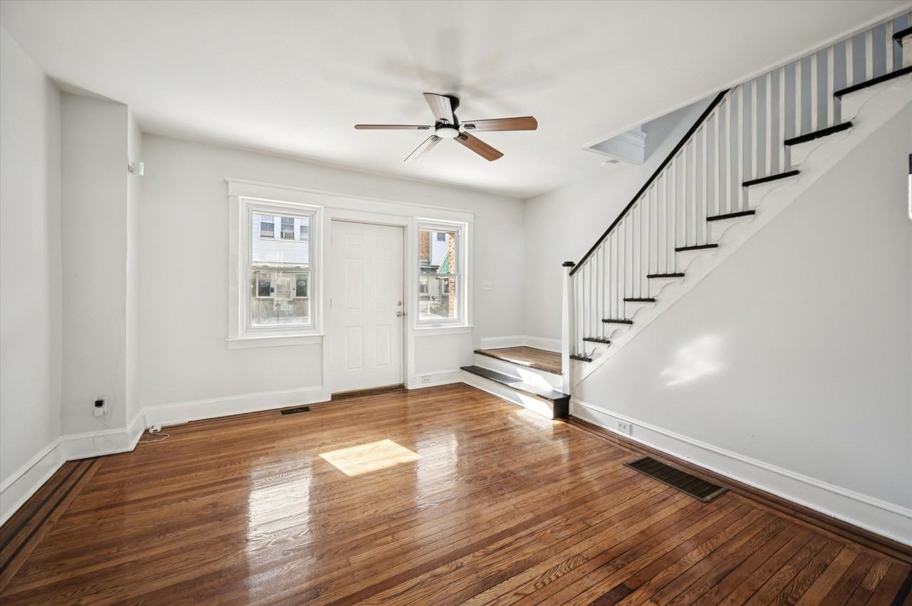 5557 Matthews St - Photo 6 of 11