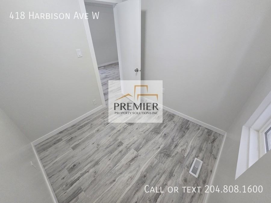 418 Harbison Ave W - Photo 3 of 6