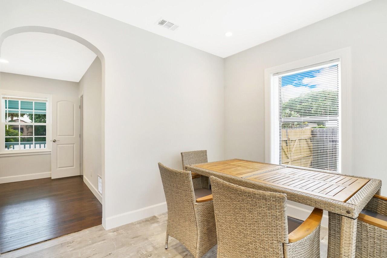 413 36th St #413 - Photo 5 of 34