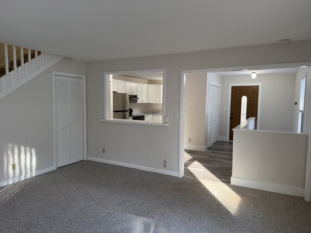 582 King Rd W #1 - Photo 4 of 16