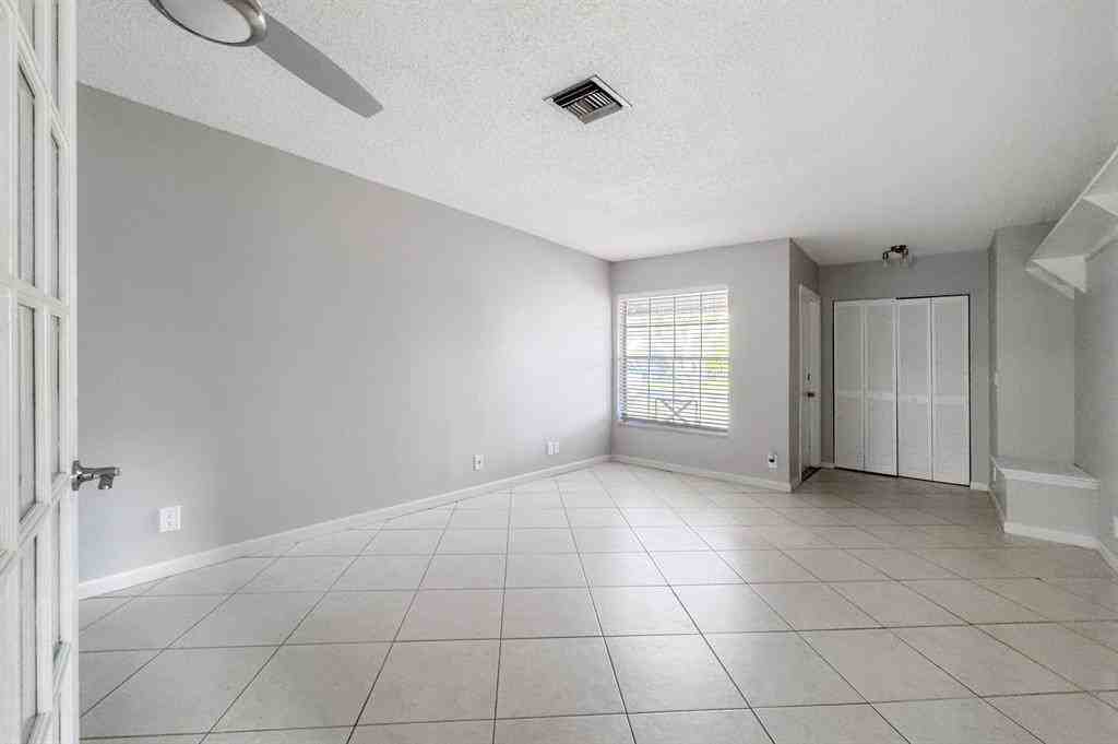 2857 Ne 2nd Ave #2857 - Photo 3 of 26